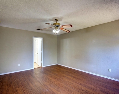 8108 Spruce Valley Drive - Photo Thumbnail 25