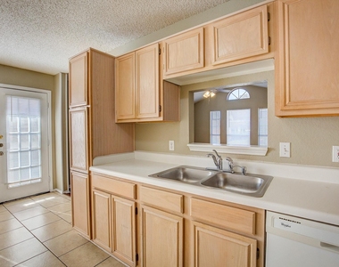8108 Spruce Valley Drive - Photo Thumbnail 14