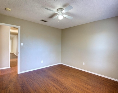 8108 Spruce Valley Drive - Photo Thumbnail 21