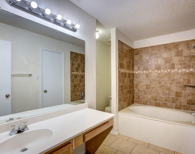 8108 Spruce Valley Drive - Photo Thumbnail 28