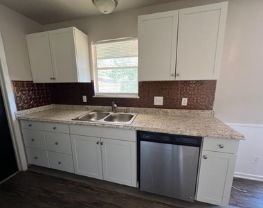 2333 Marsalis Drive - Photo Thumbnail 7