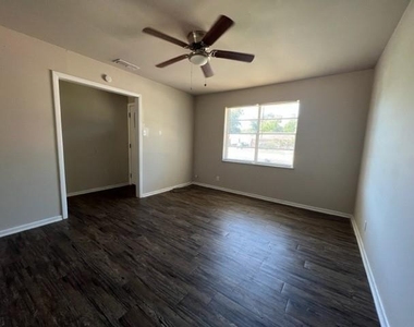 2333 Marsalis Drive - Photo Thumbnail 3