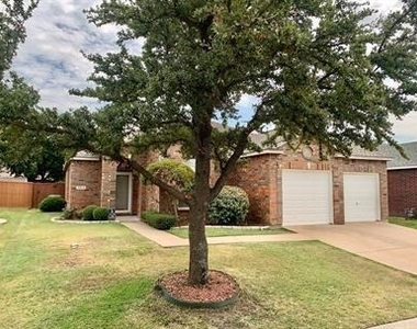 10514 Greenbriar Lane - Photo Thumbnail 13