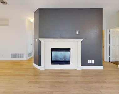 10514 Greenbriar Lane - Photo Thumbnail 4