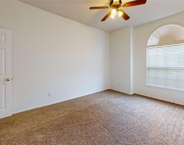 10514 Greenbriar Lane - Photo Thumbnail 8