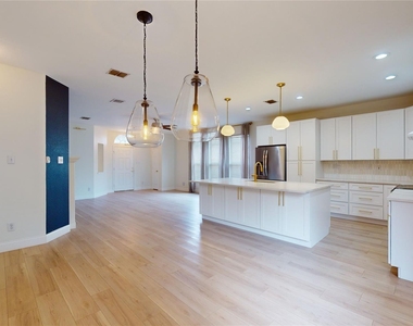 10514 Greenbriar Lane - Photo Thumbnail 6