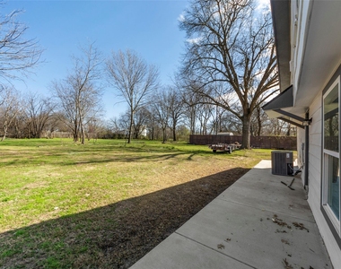 1510 Lindsay - Photo Thumbnail 19