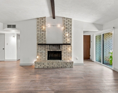 4025 Engleman Street - Photo Thumbnail 10