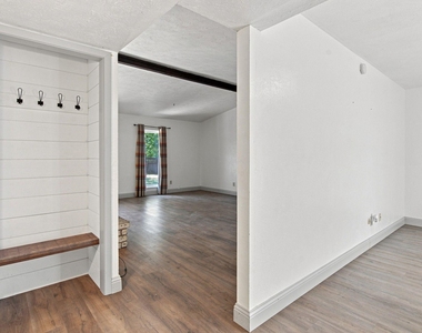 4025 Engleman Street - Photo Thumbnail 7