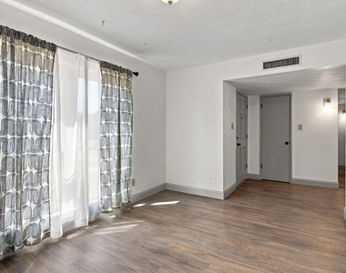 4025 Engleman Street - Photo Thumbnail 5