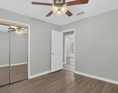 249 E Cunningham Avenue - Photo Thumbnail 24