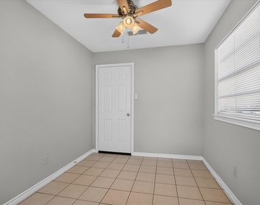 249 E Cunningham Avenue - Photo Thumbnail 17