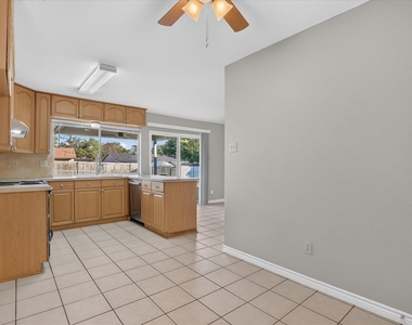 249 E Cunningham Avenue - Photo Thumbnail 18