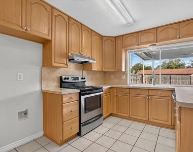 249 E Cunningham Avenue - Photo Thumbnail 12