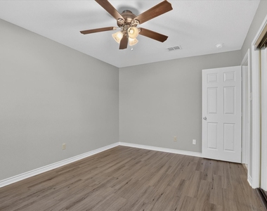 249 E Cunningham Avenue - Photo Thumbnail 27