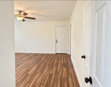 2703 Petersburg Drive - Photo Thumbnail 21