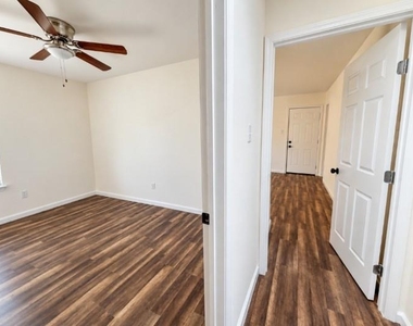 2703 Petersburg Drive - Photo Thumbnail 19