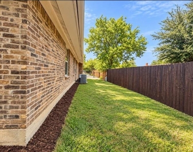 2703 Petersburg Drive - Photo Thumbnail 34