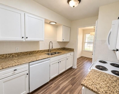 2703 Petersburg Drive - Photo Thumbnail 7