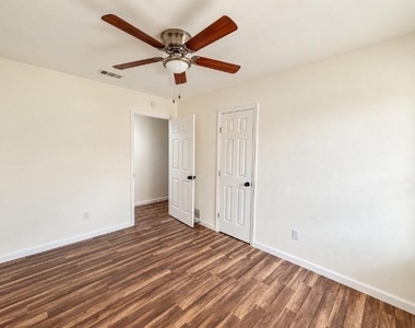 2703 Petersburg Drive - Photo Thumbnail 27