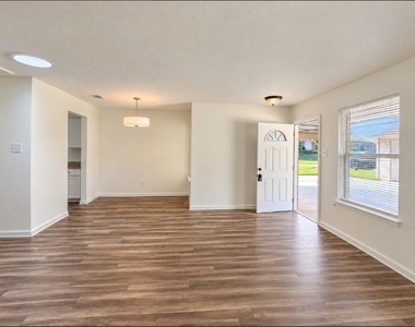 2703 Petersburg Drive - Photo Thumbnail 13
