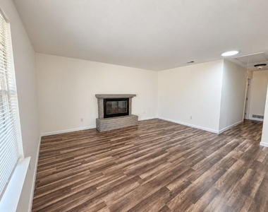 2703 Petersburg Drive - Photo Thumbnail 4
