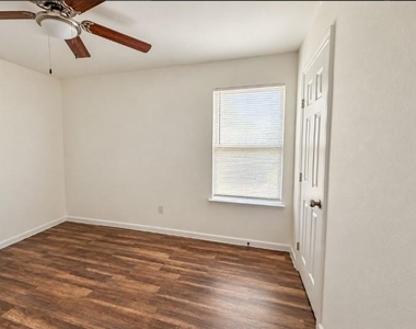 2703 Petersburg Drive - Photo Thumbnail 30