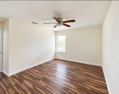 2703 Petersburg Drive - Photo Thumbnail 24