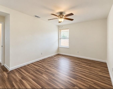 2703 Petersburg Drive - Photo Thumbnail 15