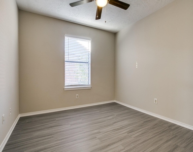 1108 Colmar Drive - Photo Thumbnail 15