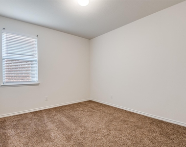 905 Philadelphia Street - Photo Thumbnail 12