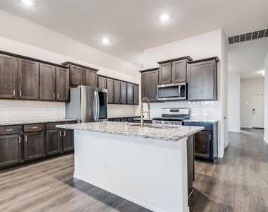 905 Philadelphia Street - Photo Thumbnail 9
