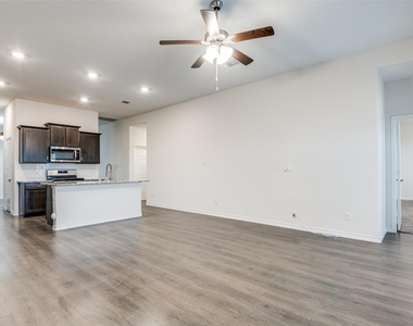 905 Philadelphia Street - Photo Thumbnail 8