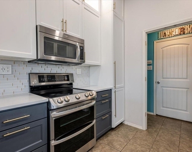 237 Whispering Dell Lane - Photo Thumbnail 10