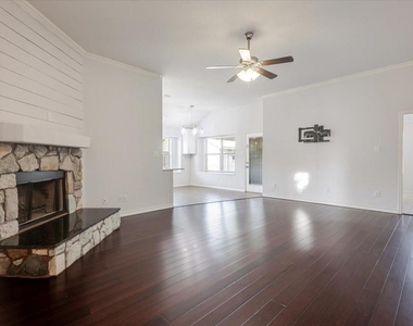 237 Whispering Dell Lane - Photo Thumbnail 3