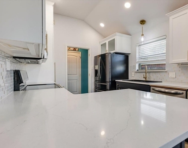 237 Whispering Dell Lane - Photo Thumbnail 8