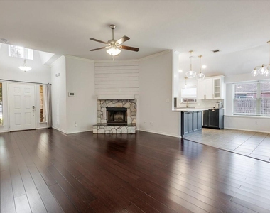 237 Whispering Dell Lane - Photo Thumbnail 2