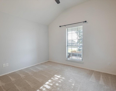 237 Whispering Dell Lane - Photo Thumbnail 18