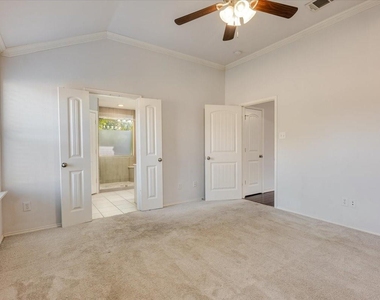 237 Whispering Dell Lane - Photo Thumbnail 12