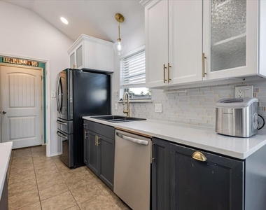 237 Whispering Dell Lane - Photo Thumbnail 9