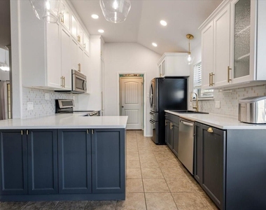 237 Whispering Dell Lane - Photo Thumbnail 6