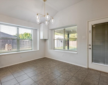 237 Whispering Dell Lane - Photo Thumbnail 5