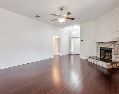 237 Whispering Dell Lane - Photo Thumbnail 4