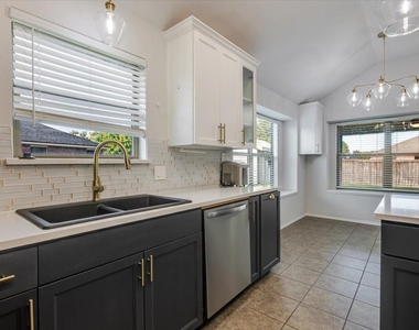 237 Whispering Dell Lane - Photo Thumbnail 7