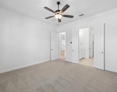 708 Kendall Lane - Photo Thumbnail 4