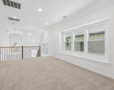 708 Kendall Lane - Photo Thumbnail 14