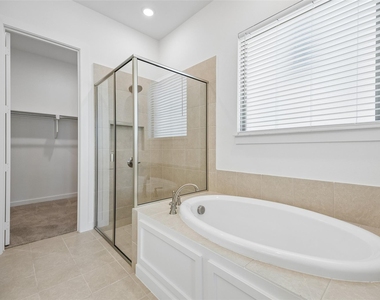 708 Kendall Lane - Photo Thumbnail 7