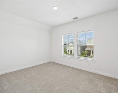 708 Kendall Lane - Photo Thumbnail 9