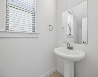 708 Kendall Lane - Photo Thumbnail 8