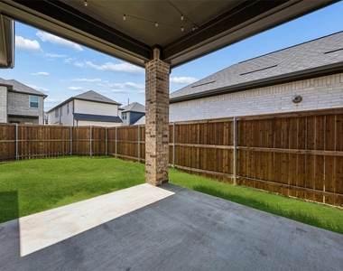 708 Kendall Lane - Photo Thumbnail 15